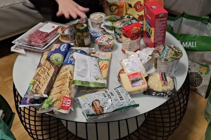 “EVO, OVO ŠTO JE NA STOLU, TO JE BILO 100 EVRA” Gastarbajteri pokazali šta su kupili za 230€! “Eto, a nema ni za čestit ručak” - featured image