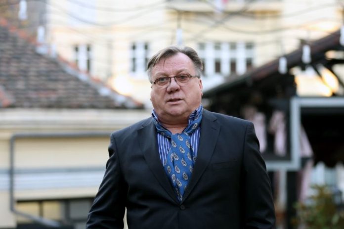 Halid Bešlić i Miroslav Ilić sukobili se zbog najfatalnije Srpkinje 90-ih , pa se u javnosti potukli: Vlasnik kafane sve otkrio, iznenadiće vas epilog - featured image