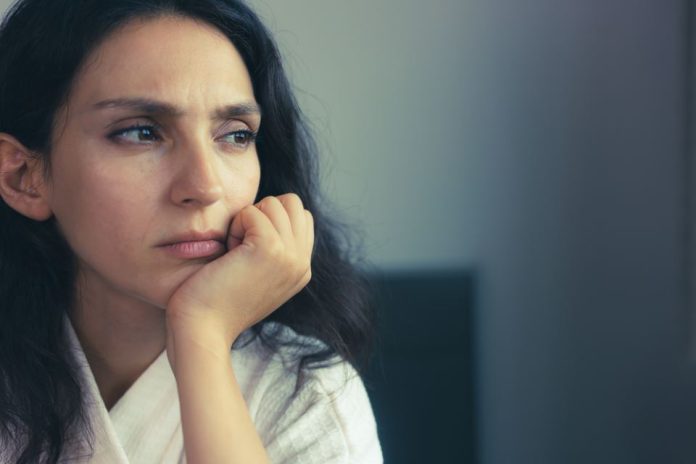 Muž me ostavio sa tromesečnom bebom i nije se osvnuo: Kada sam ga ugledala 10 godina kasnije na vratima umalo se nisam onesvestila, ono što mi je tražio frapira - featured image