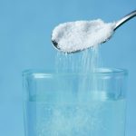 Čaša slane vode je nešto što bi obavezno trebali svaki dan piti, evo zašto Čaša slane vode je nešto što bi obavezno trebali svaki dan piti, evo zašto - featured image