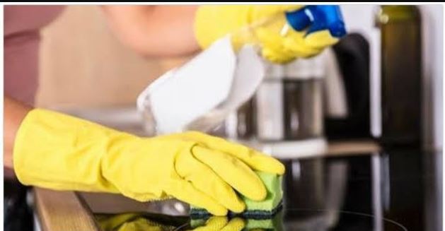 Dosla sam iz Austrije u Bosnu i zovnula komsinicu da mi počisti po kući, kada sam joj dala 10 KM pogledala me i rekla ovo… Dosla sam iz Austrije u Bosnu i zovnula komsinicu da mi počisti po kući, kada sam joj dala 10 KM pogledala me i rekla ovo… - featured image