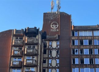 OGROMNA TRAGEDIJA U TUZLI! NEPOKRETNI PENZIONERI IZGORELI U DOMU: Broj MRVIH RASTE, mnogi povređeni su kritično! OGROMNA TRAGEDIJA U TUZLI! NEPOKRETNI PENZIONERI IZGORELI U DOMU: Broj MRVIH RASTE, mnogi povređeni su kritično! - featured image