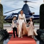 Muškarac je odbacio svoju ženu – ali šest godina kasnije, ona se vratila… i dovela blizance sa sobom. Muškarac je odbacio svoju ženu – ali šest godina kasnije, ona se vratila… i dovela blizance sa sobom. - featured image