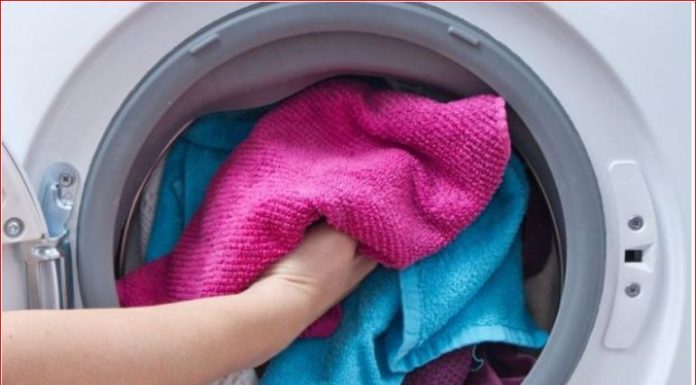 TRIK ZLATA VRIJEDAN: umjesto omekšivača koristite ovo jer je tri puta jeftinije, skida sve fleke i neprijatne mirise sa odjeće! TRIK ZLATA VRIJEDAN: umjesto omekšivača koristite ovo jer je tri puta jeftinije, skida sve fleke i neprijatne mirise sa odjeće! - featured image