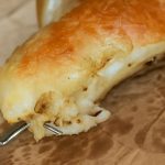 STRAVA I UŽAS! Kupili burek u pekari u Podgorici, a u njemu zalutala OPASNA STVAR! Pretrnućete kad vidite STRAVA I UŽAS! Kupili burek u pekari u Podgorici, a u njemu zalutala OPASNA STVAR! Pretrnućete kad vidite - featured image