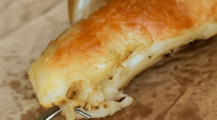 STRAVA I UŽAS! Kupili burek u pekari u Podgorici, a u njemu zalutala OPASNA STVAR! Pretrnućete kad vidite STRAVA I UŽAS! Kupili burek u pekari u Podgorici, a u njemu zalutala OPASNA STVAR! Pretrnućete kad vidite - featured image