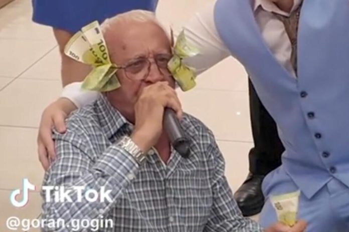 Šok snimak koji ćete pogledati 10 puta: Folker se valja po podu, a novčanice samo lete, gosti u potpunom transu - featured image