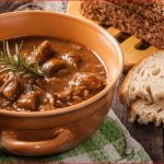 ČUVENI KUHAR OTKRIO RECEPT ZA PRAVI GULAŠ: Zbog 1 sastojka meso bude mekano kao duša, a saft preukusan🍲🍲🍲 ČUVENI KUHAR OTKRIO RECEPT ZA PRAVI GULAŠ: Zbog 1 sastojka meso bude mekano kao duša, a saft preukusan🍲🍲🍲 - featured image