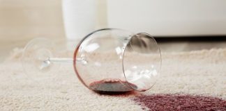 Evo kako da efikasno uklonite fleke od crvenog vina sa tepiha, garderobe ili stoljnjaka: Sve što vam treba sigurno već imate u kući