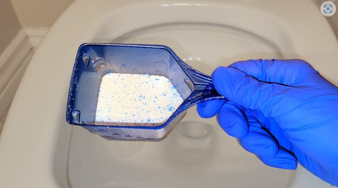 SIPAJTE U TOALET I SAČEKAJTE 15MINUTA: Domaći trik koji bi SVI trebali znati!