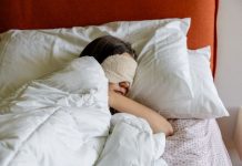 Večeras OBAVEZNO stavite OVO ispod jastuka: Dok vi spavate NOVAC će početi da se GOMILA Večeras OBAVEZNO stavite OVO ispod jastuka: Dok vi spavate NOVAC će početi da se GOMILA - featured image