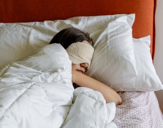 Večeras OBAVEZNO stavite OVO ispod jastuka: Dok vi spavate NOVAC će početi da se GOMILA Večeras OBAVEZNO stavite OVO ispod jastuka: Dok vi spavate NOVAC će početi da se GOMILA - featured image