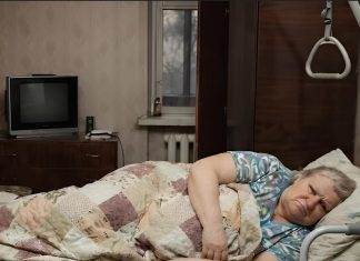 Nisam svojoj paraliziranoj svekrvi rekao da su u stanu postavljene skrivene kamere da bih shvatio kako se ponaša kada niko nije kod kuće Nisam svojoj paraliziranoj svekrvi rekao da su u stanu postavljene skrivene kamere da bih shvatio kako se ponaša kada niko nije kod kuće - featured image