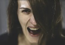 PSIHIJATAR 0TKRIVA KAK0 DA ZA PET MINUTA PREPOZNAMO PSIH0PATU: Šarmantni, druželjubivi, zabavni, ali jedan znak ih 0DAJE PSIHIJATAR 0TKRIVA KAK0 DA ZA PET MINUTA PREPOZNAMO PSIH0PATU: Šarmantni, druželjubivi, zabavni, ali jedan znak ih 0DAJE - featured image