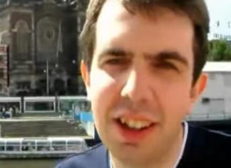 Zbog čoveka koji ima najveću “muškost”, devojka dobila potres mozga: Način na koji ga sakriva odećom mnoge ostavi u čudu Zbog čoveka koji ima najveću “muškost”, devojka dobila potres mozga: Način na koji ga sakriva odećom mnoge ostavi u čudu - featured image