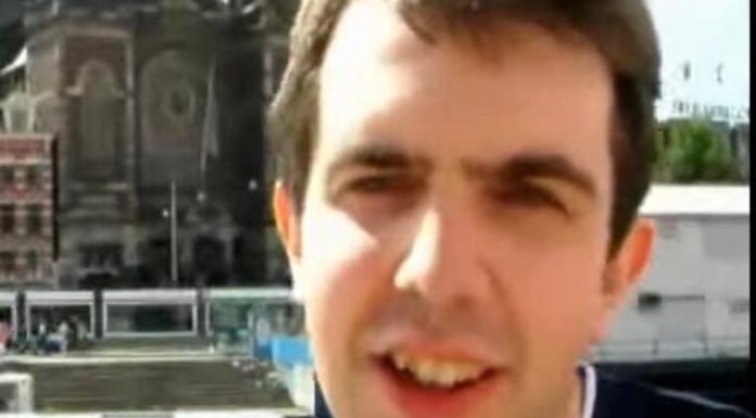 Zbog čoveka koji ima najveću “muškost”, devojka dobila potres mozga: Način na koji ga sakriva odećom mnoge ostavi u čudu Zbog čoveka koji ima najveću “muškost”, devojka dobila potres mozga: Način na koji ga sakriva odećom mnoge ostavi u čudu - featured image