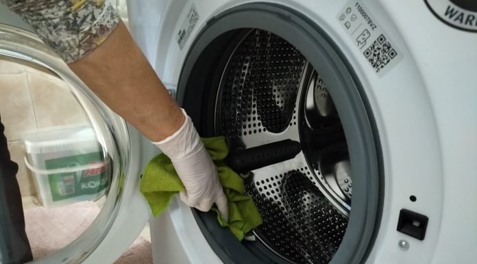 OVA stvar je izvukla svu prljavštinu, kamenac i buđ iz REZERVOARA u mojoj mašini za pranje veša: PETNAEST MINUTA I BIT ĆE KAO NOVA! OVA stvar je izvukla svu prljavštinu, kamenac i buđ iz REZERVOARA u mojoj mašini za pranje veša: PETNAEST MINUTA I BIT ĆE KAO NOVA! - featured image