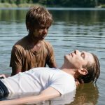 12-godišnji beskućnik skače u bijesnu rijeku kako bi spasio milijardera – ono što se potom desi, zauvijek će promijeniti njihove živote! 12-godišnji beskućnik skače u bijesnu rijeku kako bi spasio milijardera – ono što se potom desi, zauvijek će promijeniti njihove živote! - featured image