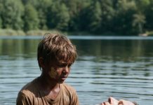 12-godišnji beskućnik skače u bijesnu rijeku kako bi spasio milijardera – ono što se potom desi, zauvijek će promijeniti njihove živote! 12-godišnji beskućnik skače u bijesnu rijeku kako bi spasio milijardera – ono što se potom desi, zauvijek će promijeniti njihove živote! - featured image