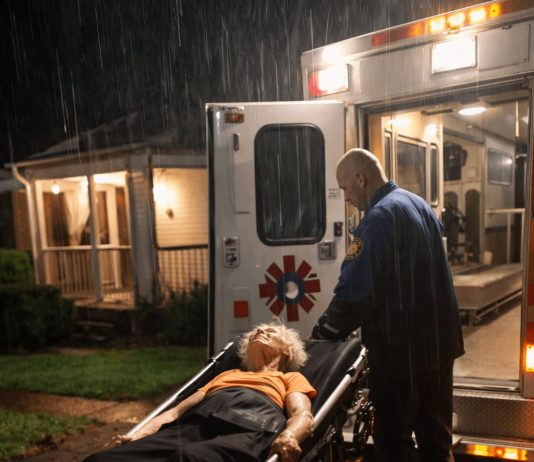 Siromašna stara dama nije puštala nikoga u svoj dom 26 godina. Nisam znala zašto… sve dok sama nisam ušla. Siromašna stara dama nije puštala nikoga u svoj dom 26 godina. Nisam znala zašto… sve dok sama nisam ušla. - featured image