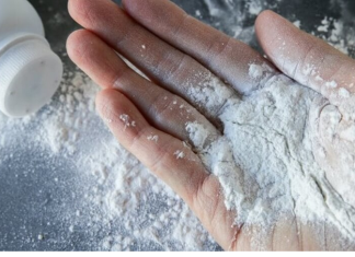 TREBALI SMO OVO RANIJE ZNATI: Puder za bebe ima MOĆI za koje niste MOGLI ni sanjati JEFTINO, A ČUDESNO!