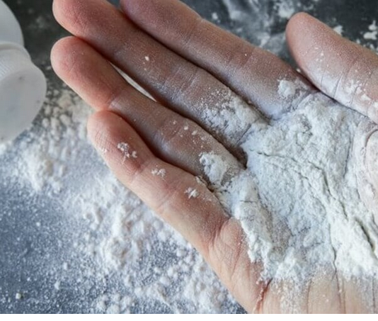 TREBALI SMO OVO RANIJE ZNATI: Puder za bebe ima MOĆI za koje niste MOGLI ni sanjati JEFTINO, A ČUDESNO!