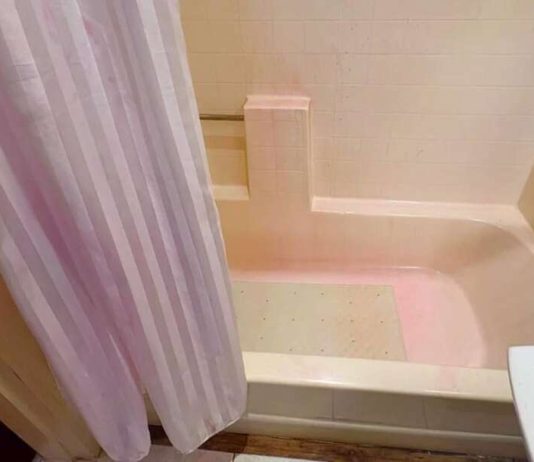 Hotelska spremačica pokazala šta ju je dočekalo u kupaonici nakon gosta 😶 Hotelska spremačica pokazala šta ju je dočekalo u kupaonici nakon gosta 😶 - featured image