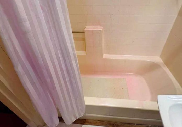 Hotelska spremačica pokazala šta ju je dočekalo u kupaonici nakon gosta 😶 - featured image Hotelska spremačica pokazala šta ju je dočekalo u kupaonici nakon gosta 😶 - featured image