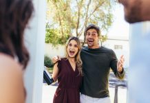 Nikada ne pozivaju goste u kuću? Psiholozi kažu da to govori OVO o njihovoj ličnosti Nikada ne pozivaju goste u kuću? Psiholozi kažu da to govori OVO o njihovoj ličnosti - featured image