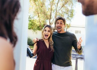 Nikada ne pozivaju goste u kuću? Psiholozi kažu da to govori OVO o njihovoj ličnosti Nikada ne pozivaju goste u kuću? Psiholozi kažu da to govori OVO o njihovoj ličnosti - featured image