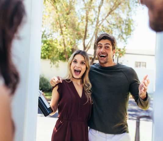 Nikada ne pozivaju goste u kuću? Psiholozi kažu da to govori OVO o njihovoj ličnosti Nikada ne pozivaju goste u kuću? Psiholozi kažu da to govori OVO o njihovoj ličnosti - featured image