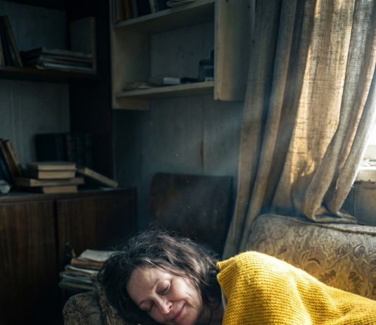 Ostavio ju je jer je ‘lenja i po ceo dan spava’: Na dan kada je potpisao razvod, stigao mu je paket iz bolnice sa njenim dnevnikom i umrlicom Ostavio ju je jer je ‘lenja i po ceo dan spava’: Na dan kada je potpisao razvod, stigao mu je paket iz bolnice sa njenim dnevnikom i umrlicom - featured image