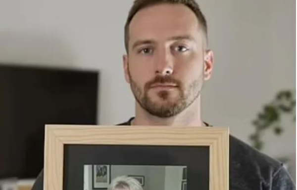 Sin je 3 dana posle smrti majke otvorio njenu fioku i pronašao pismo koje mu je promenilo sudbinu: Sledio se kad je pročitao poruku, ono što je usledilo šokira