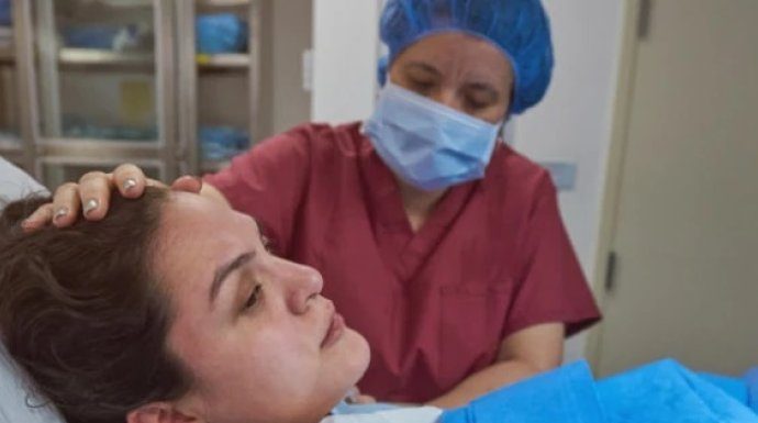 POROĐAJ KOJI JE TRAJAO PUNIH 8 SATI: Ono što su izvukli iz MAJČINE utrobe zaprepastilo je sve doktore (FOTO) POROĐAJ KOJI JE TRAJAO PUNIH 8 SATI: Ono što su izvukli iz MAJČINE utrobe zaprepastilo je sve doktore (FOTO) - featured image