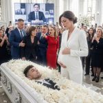 Moj muž je bio hladan u svom lijesu tek nekoliko sati kad je moja svekrva već tražila ključeve od našeg doma. „Spakiraj kofere, inkubator“, podsmjehnula se, ispuštajući navodni test očinstva na lijes. „Milijuni mog sina pripadaju njegovoj pravoj obitelji.“ 😲 Moj muž je bio hladan u svom lijesu tek nekoliko sati kad je moja svekrva već tražila ključeve od našeg doma. „Spakiraj kofere, inkubator“, podsmjehnula se, ispuštajući navodni test očinstva na lijes. „Milijuni mog sina pripadaju njegovoj pravoj obitelji.“ 😲 - featured image