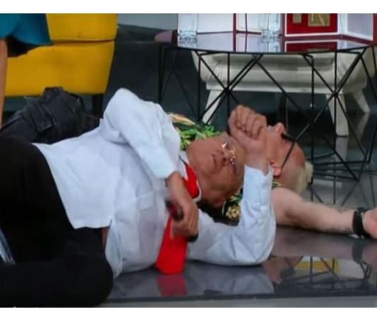 Muk na televiziji! Skočio i napao voditelja Pinka, ovaj prošao kao bos po trnju, sve se desilo u lajvu Muk na televiziji! Skočio i napao voditelja Pinka, ovaj prošao kao bos po trnju, sve se desilo u lajvu - featured image