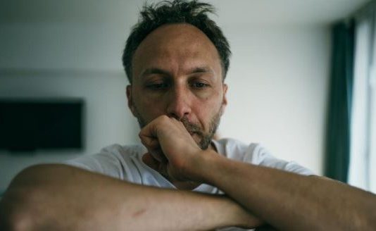 4 znaka odaju površnog muškarca: Tvrde psiholozi 4 znaka odaju površnog muškarca: Tvrde psiholozi - featured image