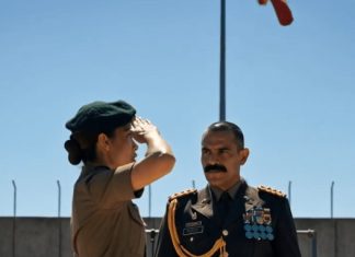 Pukovnik, nadimkom Čekić, koga su se svi plašili u vojnoj akademiji, ponizio je mladu rekrutkinju i primorao je da klekne pred čitavom kompanijom… ali kada je devojka tiho izvukla OVE stvari iz džepa, celo poligonsko dvorište zaledilo se u šoku 😳 Pukovnik, nadimkom Čekić, koga su se svi plašili u vojnoj akademiji, ponizio je mladu rekrutkinju i primorao je da klekne pred čitavom kompanijom… ali kada je devojka tiho izvukla OVE stvari iz džepa, celo poligonsko dvorište zaledilo se u šoku 😳 - featured image