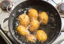 ŽENE ZAPIŠITE 0VAJ RECEPT: VODA OD KUHANOG KROMPIIRA ĆE RIJEŠITI VAŠ NAJVEĆI PROBLEM ŽENE ZAPIŠITE 0VAJ RECEPT: VODA OD KUHANOG KROMPIIRA ĆE RIJEŠITI VAŠ NAJVEĆI PROBLEM - featured image