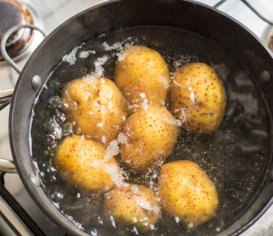 ŽENE ZAPIŠITE 0VAJ RECEPT: VODA OD KUHANOG KROMPIIRA ĆE RIJEŠITI VAŠ NAJVEĆI PROBLEM ŽENE ZAPIŠITE 0VAJ RECEPT: VODA OD KUHANOG KROMPIIRA ĆE RIJEŠITI VAŠ NAJVEĆI PROBLEM - featured image