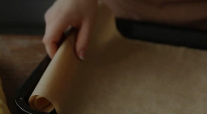 Papir za pečenje je najopasnija stvar u kuhinji – evo šta nikako ne smijete da radite sa njim Papir za pečenje je najopasnija stvar u kuhinji – evo šta nikako ne smijete da radite sa njim - featured image