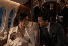 Dojila je gladnu bebu jednog capa usred leta… a kad su sletjeli, on joj je zabranio da se vrati kući Dojila je gladnu bebu jednog capa usred leta… a kad su sletjeli, on joj je zabranio da se vrati kući - featured image