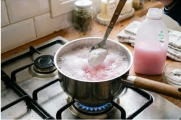 Prokuhajte omekšivač sa kašikom sode bikarbone: TRIK za koji niste imali pojma koliko vam je potreban - featured image Prokuhajte omekšivač sa kašikom sode bikarbone: TRIK za koji niste imali pojma koliko vam je potreban - featured image