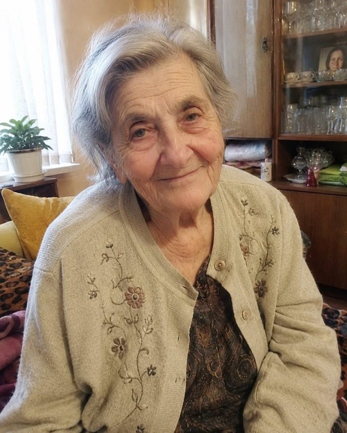 Moja 70-godišnja svekrva patila je od gubitka pamćenja… Mislila sam da se mogu nositi s tim, sve dok nije nestala s mojom bebom po kiši, a ja donijela odluku koju mi suprug možda nikada neće oprostiti… - featured image