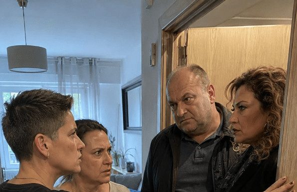 Kad mi je sin prvi put doveo djevojku kući, pomislila sam da je pogriješio adresu. Imala je kratku kosu, tri naušnice u jednom uhu, kožnu jaknu Kad mi je sin prvi put doveo djevojku kući, pomislila sam da je pogriješio adresu. Imala je kratku kosu, tri naušnice u jednom uhu, kožnu jaknu - featured image