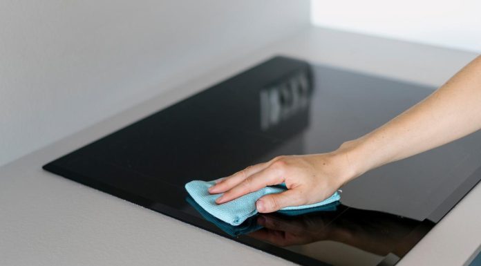 ŽENA PODIJELILA TRIK I ODUŠEVILA SVE: Evo kako se čisti keramička ploča, zaboravite na kupovna sredstva – OVAKO ĆE BITI BLISTAVA I BEZ MRLJE (RECEPT) ŽENA PODIJELILA TRIK I ODUŠEVILA SVE: Evo kako se čisti keramička ploča, zaboravite na kupovna sredstva – OVAKO ĆE BITI BLISTAVA I BEZ MRLJE (RECEPT) - featured image