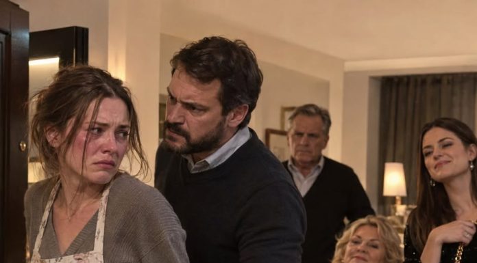 Tek što sam oprala i presvukla nepokretnu svekrvu, moj se muž nakon tri godine rada u Njemačkoj pojavio na vratima s dva velika kovčega puna poklona. Tek što sam oprala i presvukla nepokretnu svekrvu, moj se muž nakon tri godine rada u Njemačkoj pojavio na vratima s dva velika kovčega puna poklona. - featured image
