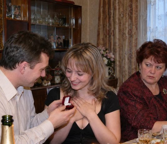 Moja svekrva je napravila pravi skandal na mom rođendanu zbog skupog poklona koji mi je muž kupio: morala sam da joj pokažem gdje joj je mjesto. 😲😲 Moja svekrva je napravila pravi skandal na mom rođendanu zbog skupog poklona koji mi je muž kupio: morala sam da joj pokažem gdje joj je mjesto. 😲😲 - featured image