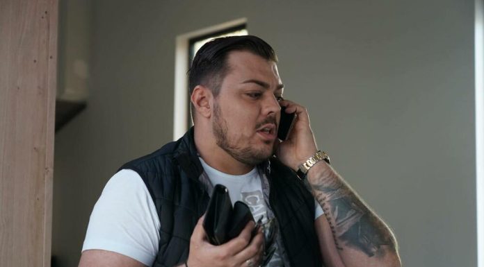 PROCURILA SLIKA NA KOJOJ JE SLOBA VASIĆ OBUČEN KAO MONAH: Fotografija sa Ostroga začudila NACIJU, skrenuo totalno… (FOTO) PROCURILA SLIKA NA KOJOJ JE SLOBA VASIĆ OBUČEN KAO MONAH: Fotografija sa Ostroga začudila NACIJU, skrenuo totalno… (FOTO) - featured image