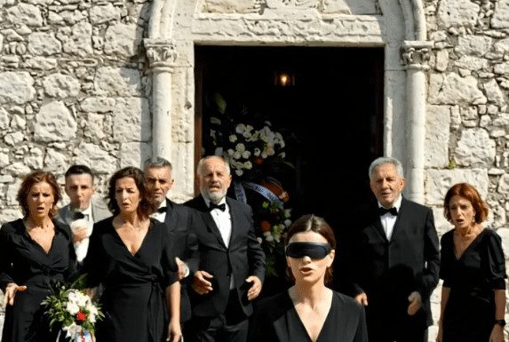 Moja obitelj tražila je od mene da ne dođem na pogreb… jer “izazivam sramotu” zbog svoje slabovidnosti… Moja obitelj tražila je od mene da ne dođem na pogreb… jer “izazivam sramotu” zbog svoje slabovidnosti… - featured image